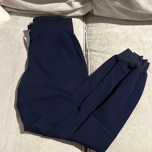 Scrub jogger bottoms with zipper pocket